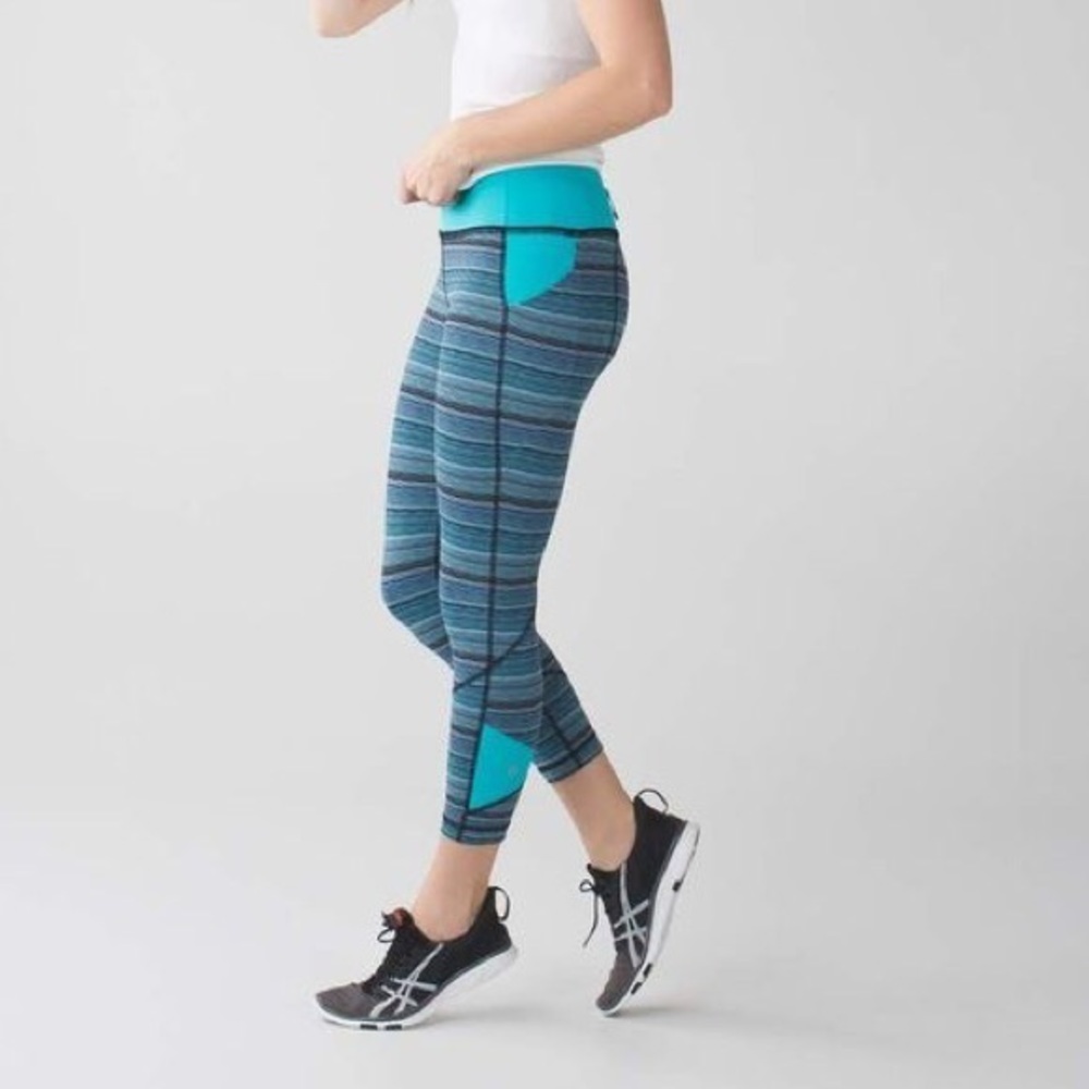 5 pairs of lululemon leggings for $50! Size 6